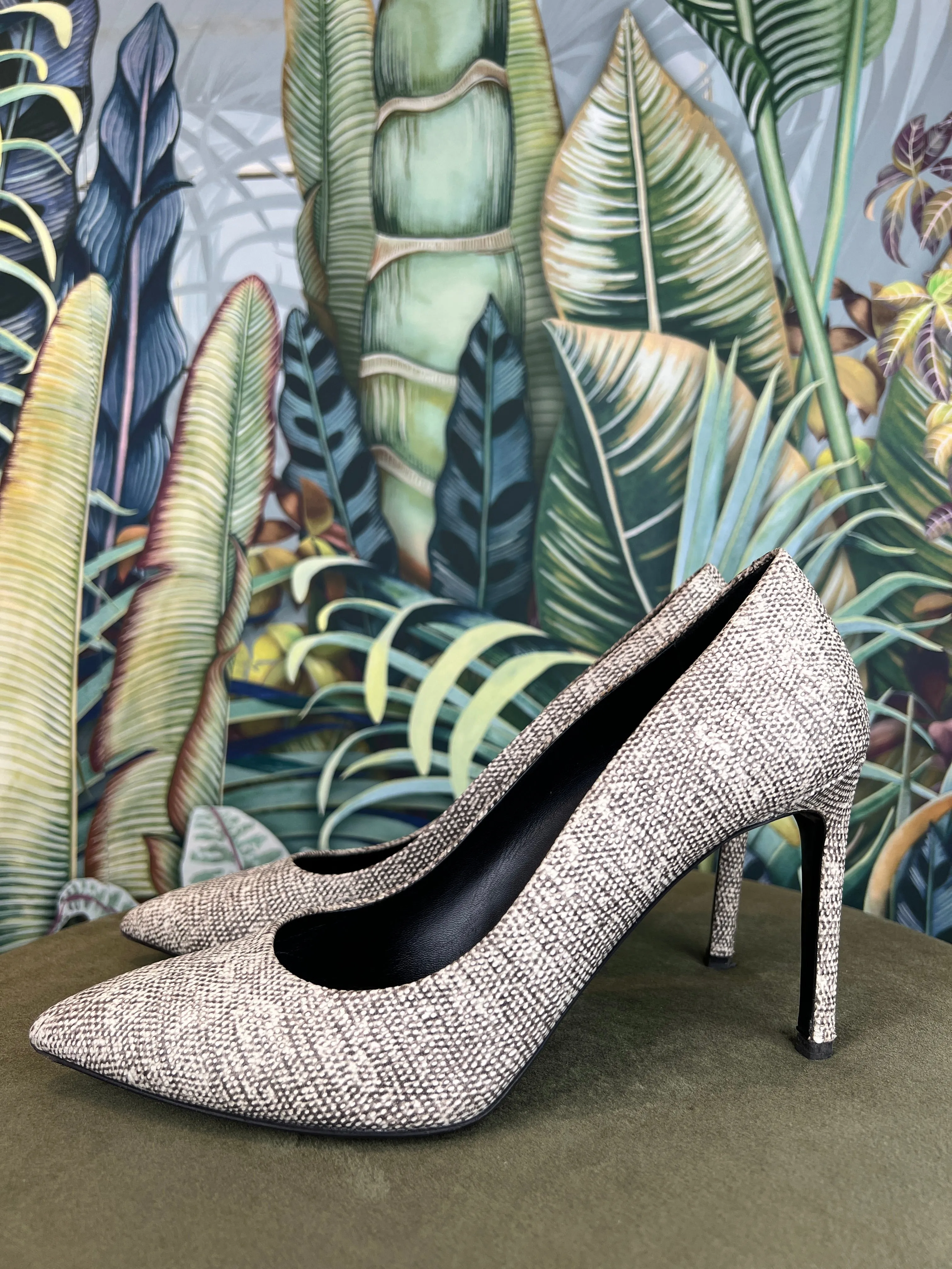 Hugo Boss pumps
