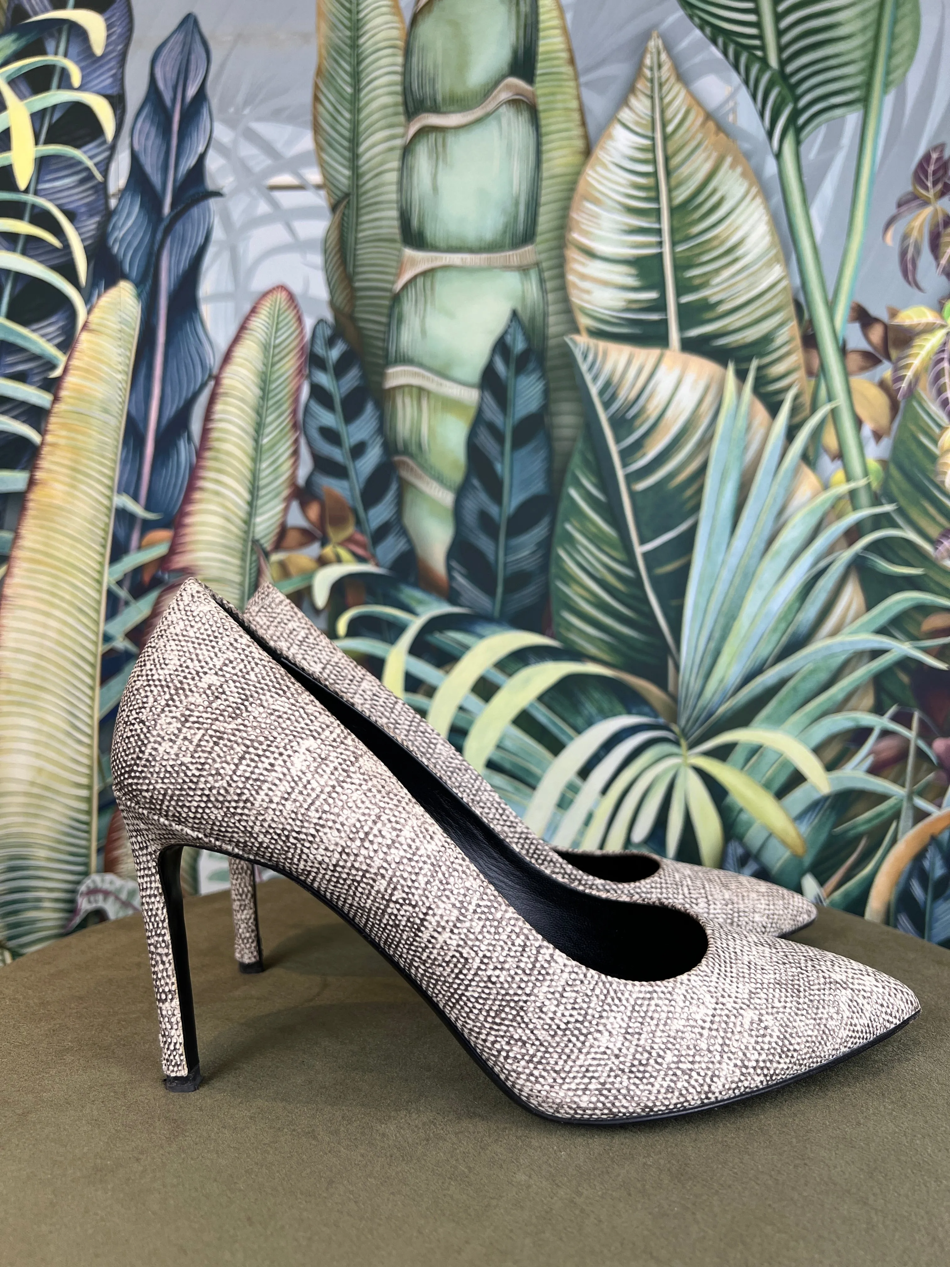 Hugo Boss pumps