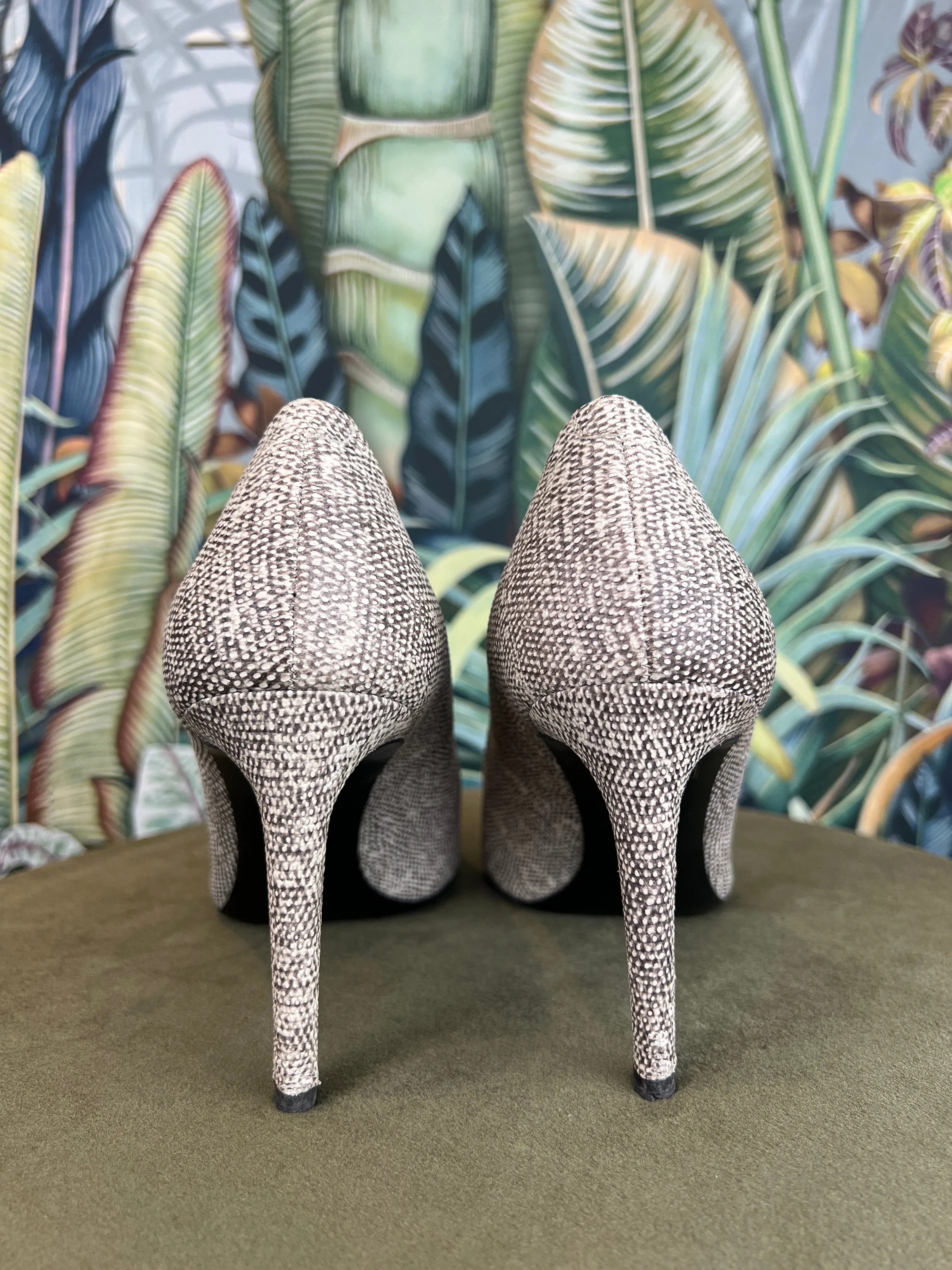 Hugo Boss pumps