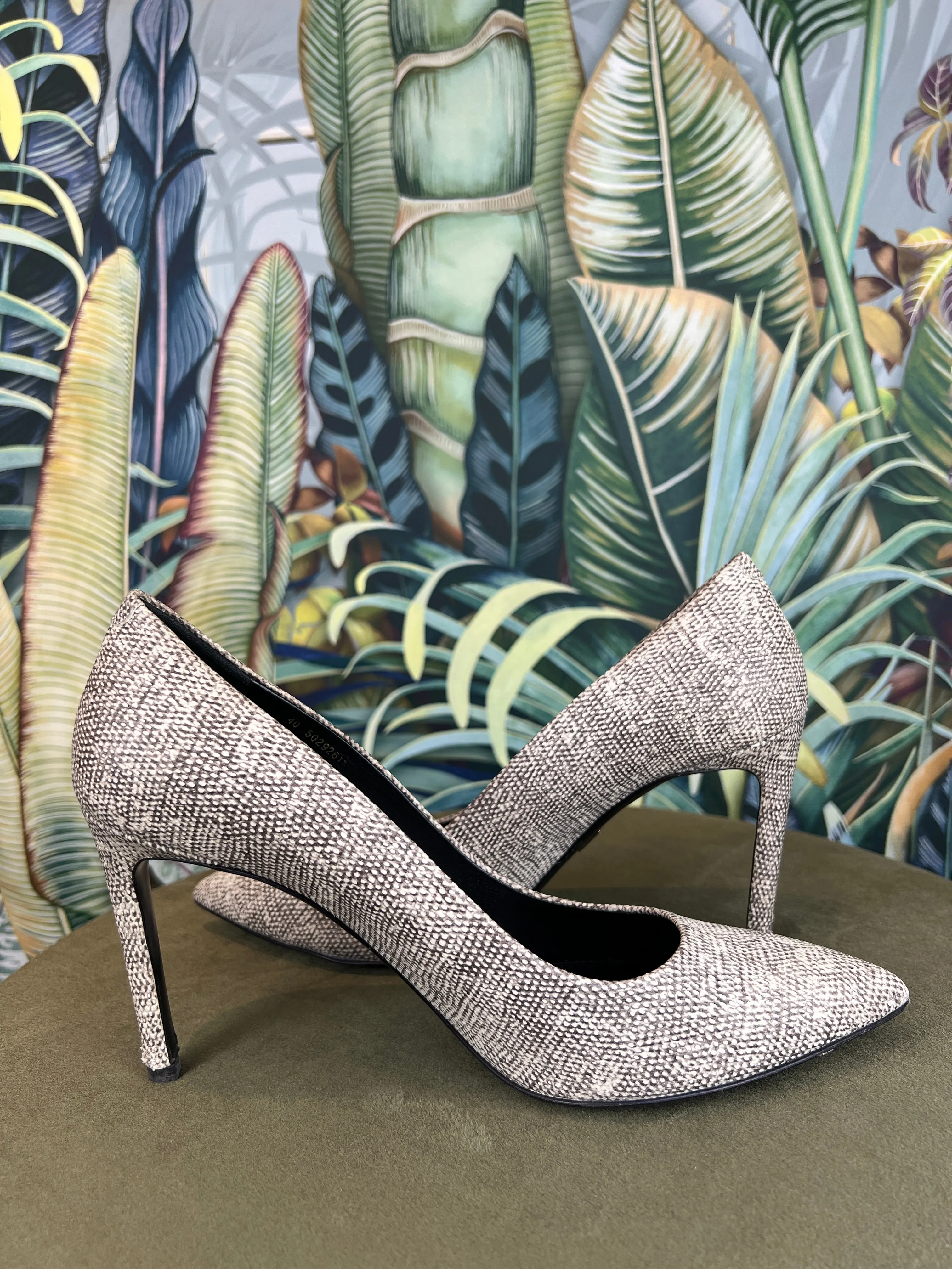 Hugo Boss pumps