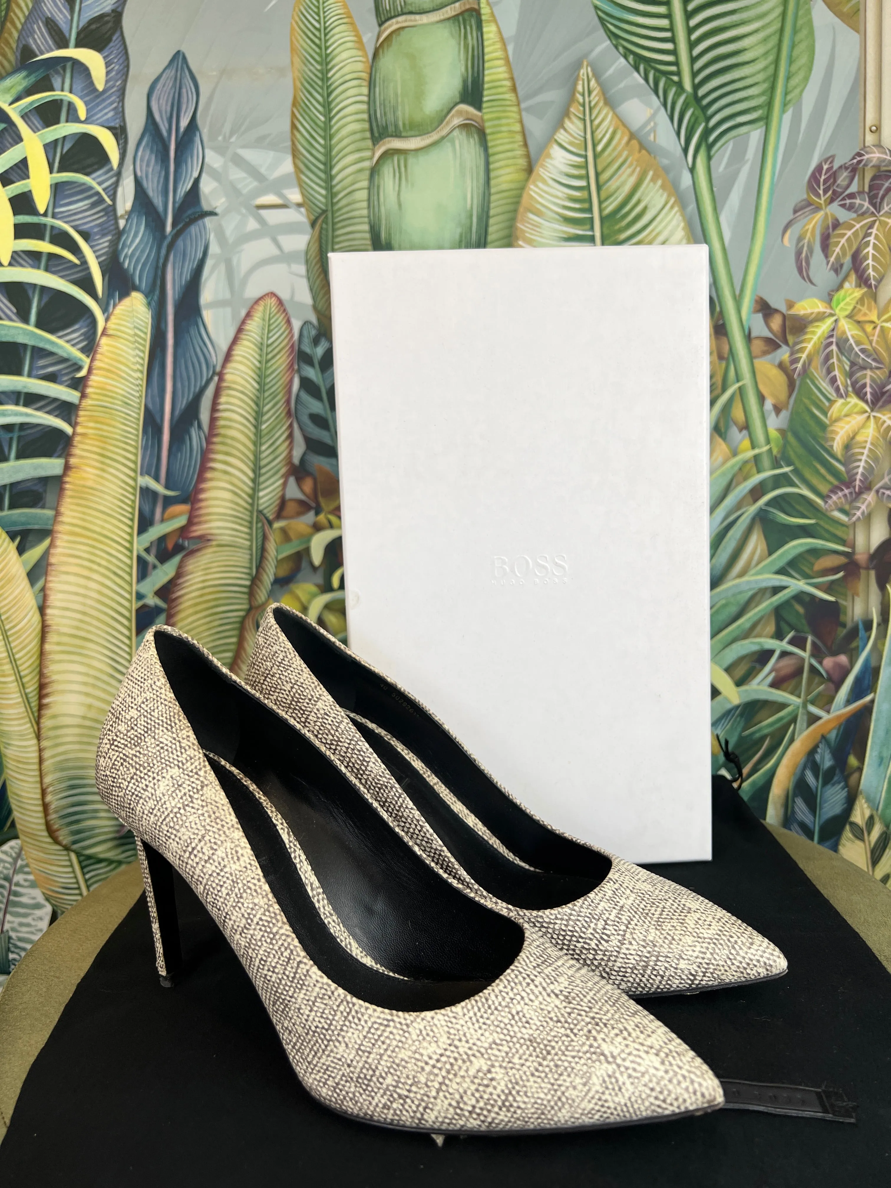 Hugo Boss pumps