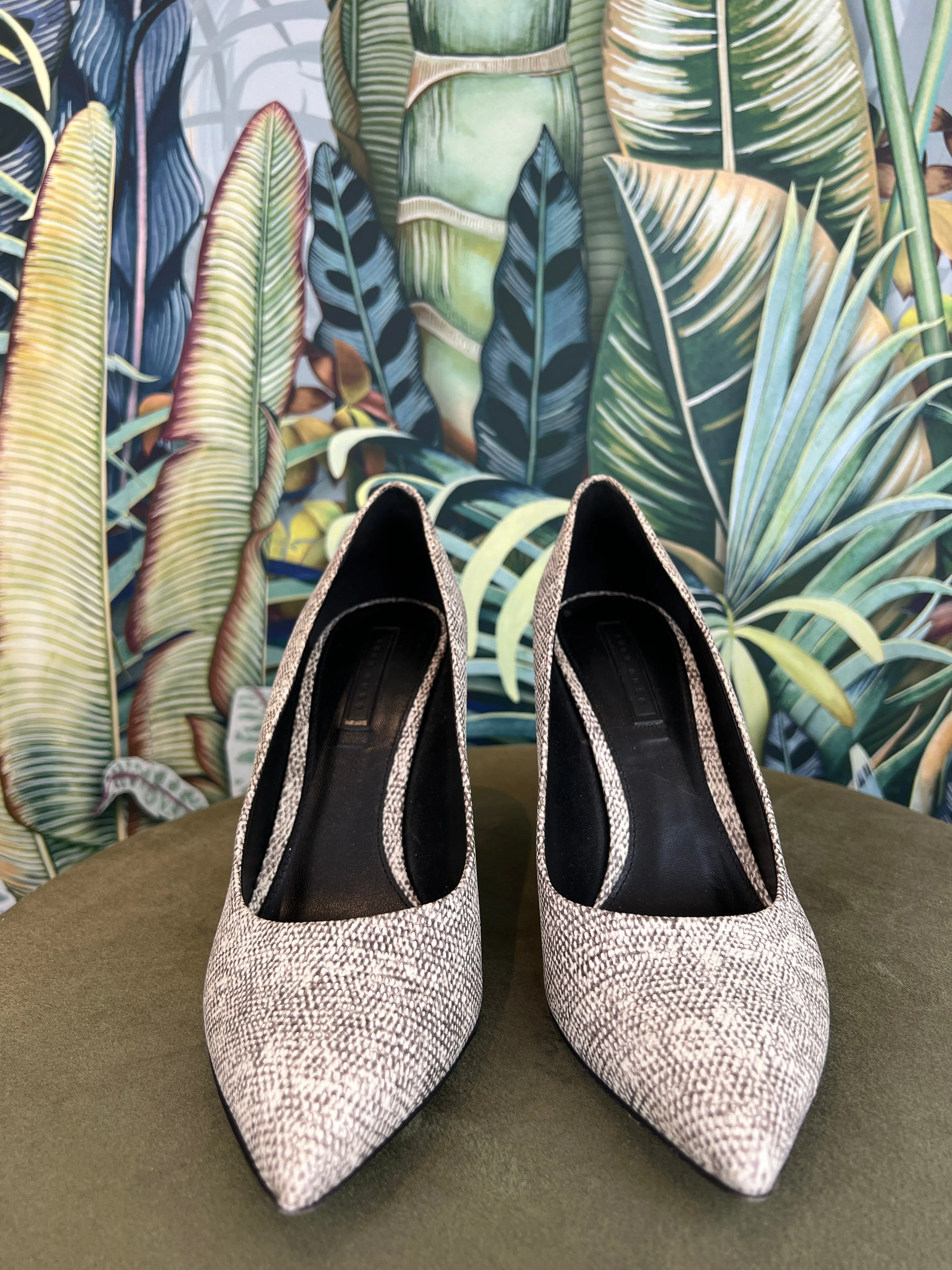 Hugo Boss pumps
