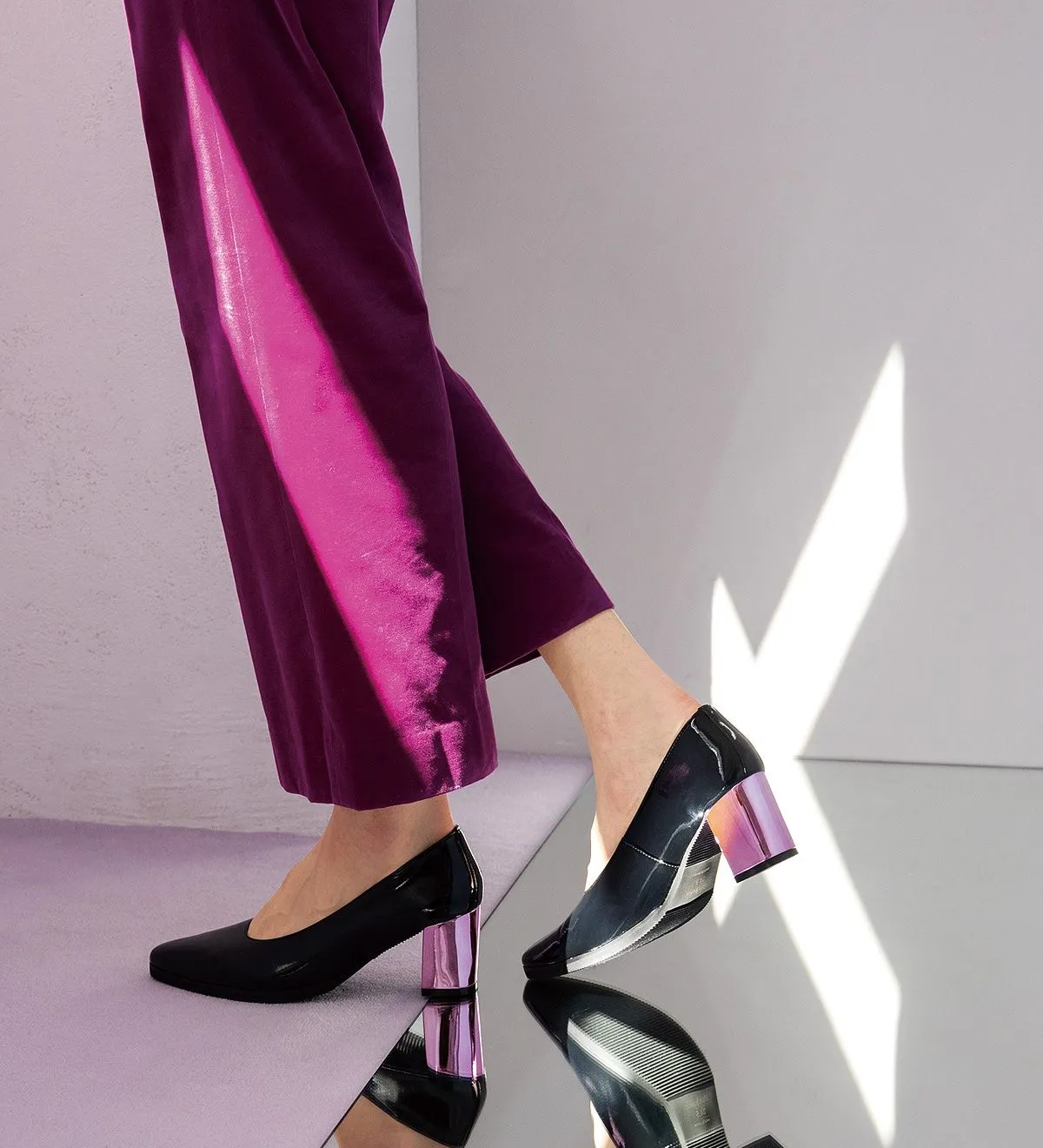 Pointed mirror heel pumps